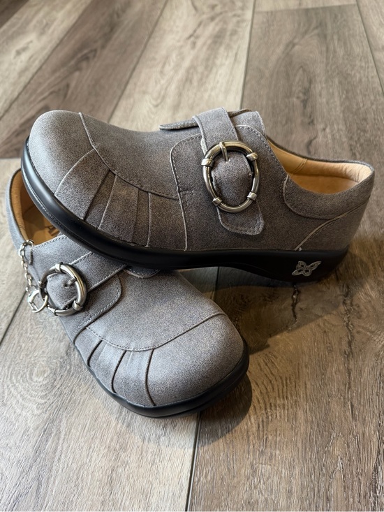 Alegria Shoes - Allegria Khloe KHL-643 Gray Suede Slip-On Clog w/ Distressed Buckle US 8 EUR 38